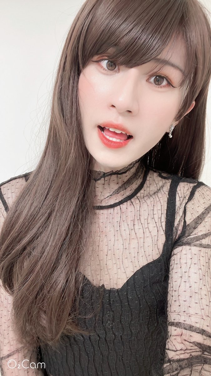 YAXINCHEN6's tweet photo. 天氣開始慢慢變熱了🥹
但是色差已經調回來了🥰

期待夏天的穿搭！❤️ https://t.co/uf4pf4s8jO