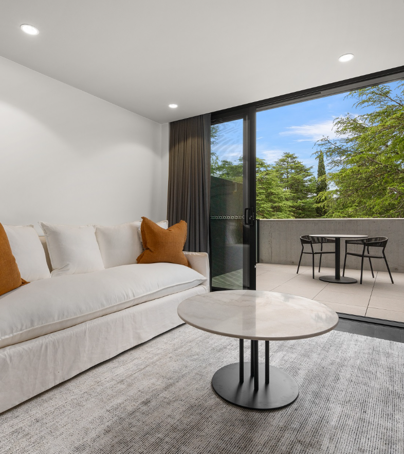 UScvsShop's tweet photo. Wherever you find yourself, AND APARTMENTS will be your safe haven. Spacious rooms, modern appliances and caring service — everything to make you feel at home. Book today and enjoy an impeccable stay!
https://t.co/jD2KoHqblj https://t.co/ODgaYLDLSv