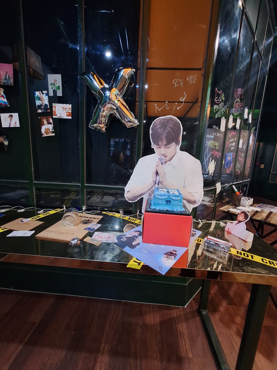 silverxiuxiu's tweet photo. 4️⃣ XIUMIN Birthday Event2025
📟Cᴏᴅᴇ Nᴀᴍᴇ : Fᴀɪʀʏ X 
그 '예뻐해주'를 드뎌 먹어봄(감동..)
컨셉의 달인답게 구석구석 흥미진진.. 소주기행은 차마 혼자못갔지만 칵테일바는 용기가났음ㅋㅋ 예뻐해주에 삼겹살♡♡ 감사해요
#코드네임_요정슈
#CODENAME_FairyX 
#시우민 #XIUMIN #シウミン https://t.co/2RbYUeeOjE