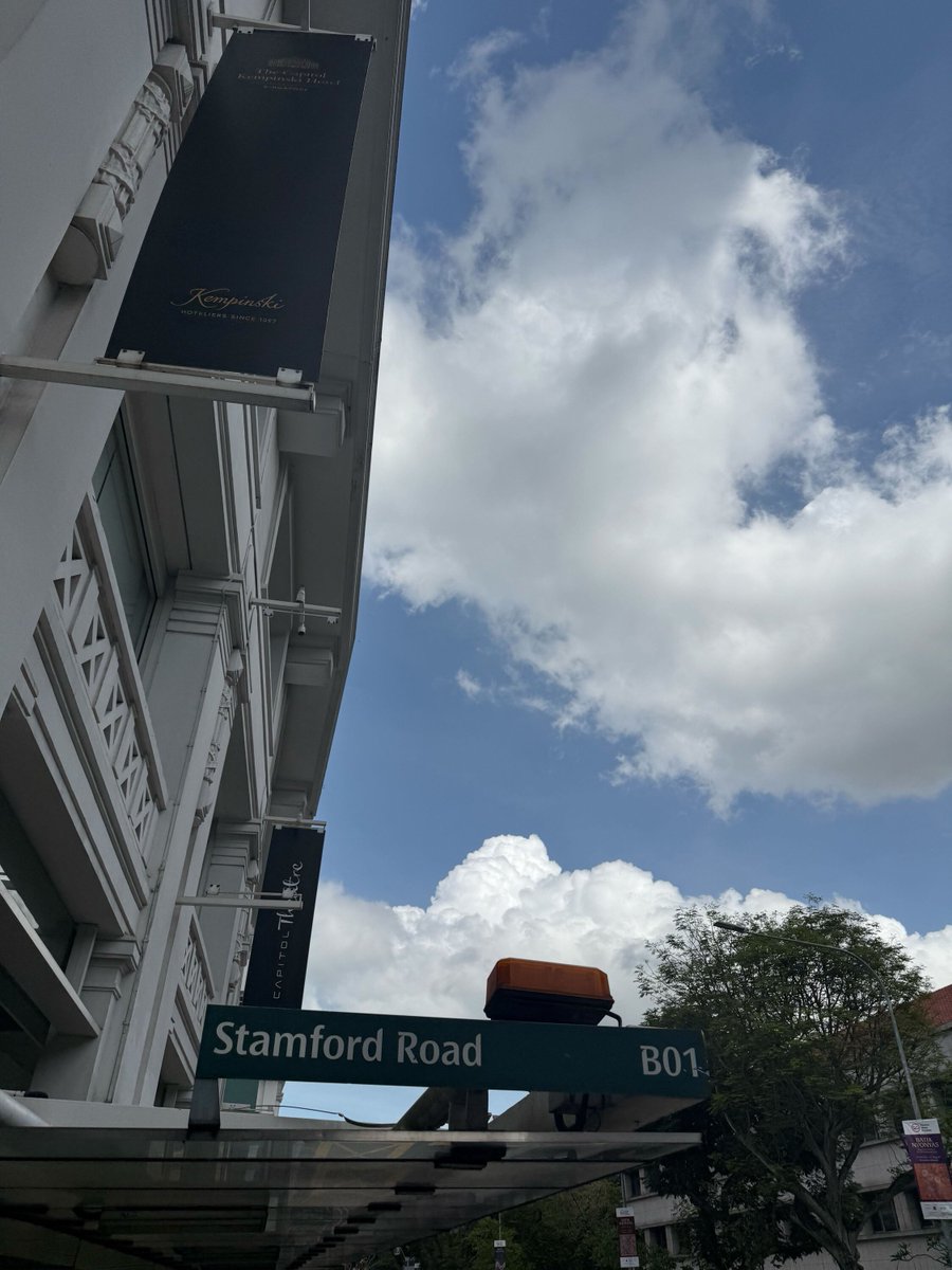 Enjoying a walk and breathing in the fresh air while we're in Singapore! I had a great time strolling around today, the fresh air and city skyline made it even better.