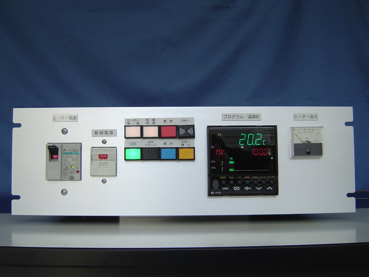 THERMO_RIKO's tweet photo. 🌈当社製品のご紹介です
【温度制御器 [TP920シリーズ]】

新しい温度制御器はいかがですか？
PC通信ケーブルを使用
➡入力の面倒な各種設定が簡単にできます🌟
また、温度データをPCに取り込めます⭕️

#温度制御器 #熱力学 #温度データ

ホームページはこちら⬇️
https://t.co/zmc8CeUNue https://t.co/EBewJgvj45