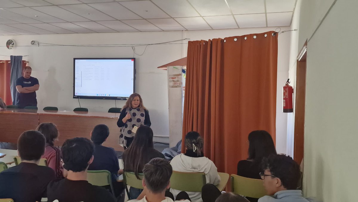 Acercar la Administración Estatal al alumnado todo un reto 💪 gracias Ies Puerto Del Rosario Puerto del Rosario
Facilitar información sobre certificado digital, ciberseguridad y la carta de servicios de la Diage Fuerteventura ❤️