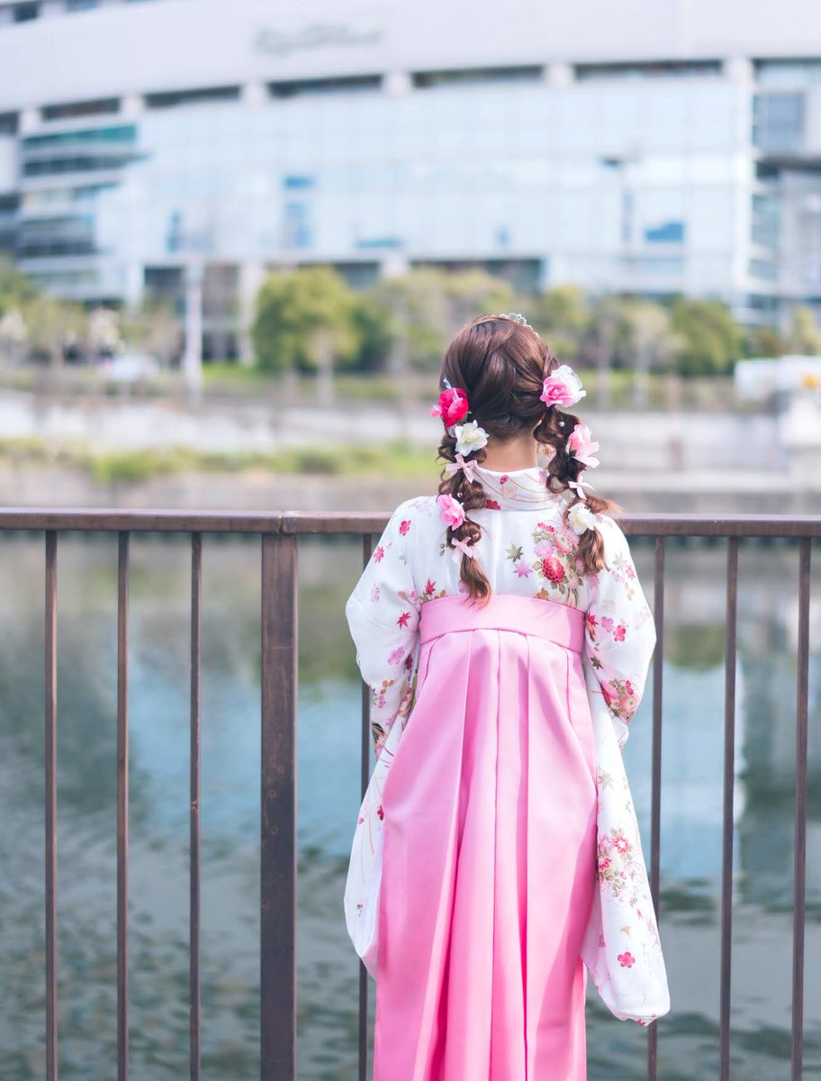 卒業式ヘアは、ティアラとたくさんのお花がポイントでしたの！🎀
