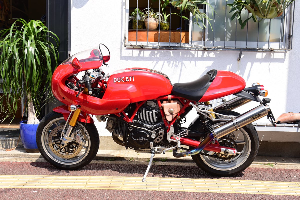 RUMBLE_L_C's tweet photo. ducati sport1000s タンクカバー＆バッグ
本体を売却する為に撮影しましたが、全国的に探しても見つからないレアなバイクなので探されていた方DM下さい。格安でお譲り致します。（お客さんならさらに安くお譲り致します）

もちろんレザーカバー＆バッグ付けます。

#ducati 
#sport1000s
#tankcover https://t.co/MoOS5qZoMB