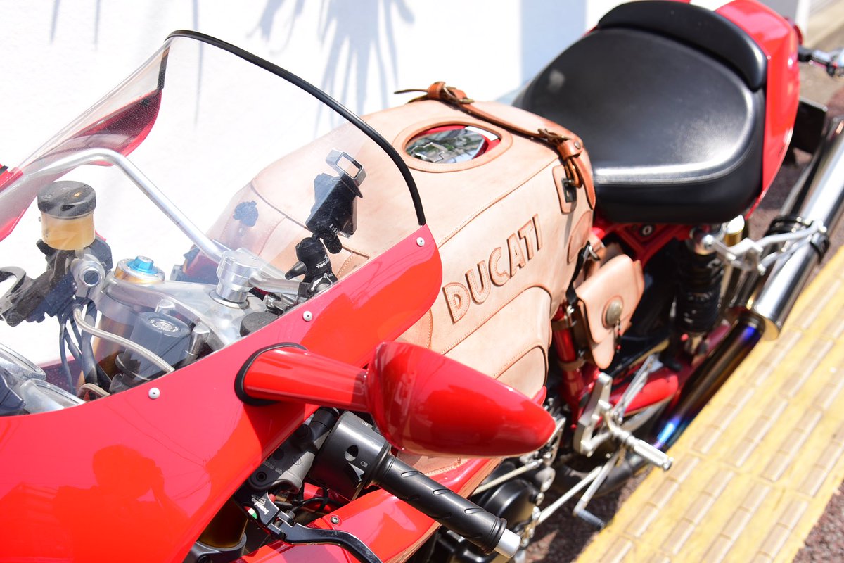 RUMBLE_L_C's tweet photo. ducati sport1000s タンクカバー＆バッグ
本体を売却する為に撮影しましたが、全国的に探しても見つからないレアなバイクなので探されていた方DM下さい。格安でお譲り致します。（お客さんならさらに安くお譲り致します）

もちろんレザーカバー＆バッグ付けます。

#ducati 
#sport1000s
#tankcover https://t.co/MoOS5qZoMB