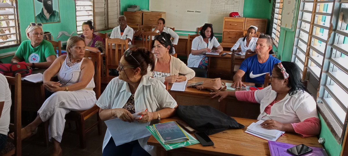 Consejo de Dirección de la DGS #Mayarí desarrolla su encuentro mensual con carácter ampliado. Se evalúa  el funcionamiento de los programas, con presencia de directores de unidades subordinadas. 
#HolguínSí 
#HolguínEsSalud 
#HonorHolguinero