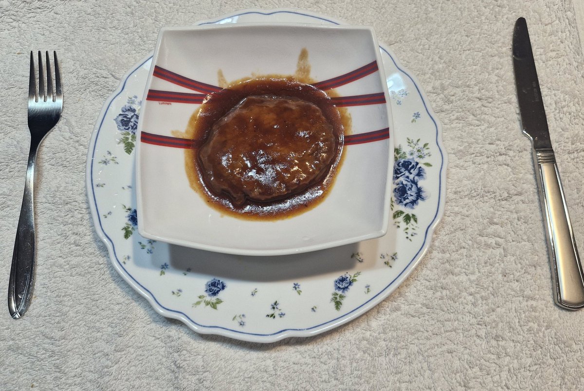 재명이 감옥행 선고를 기원하며
#오뚜기 #함박스테이크 를 썰겠다.