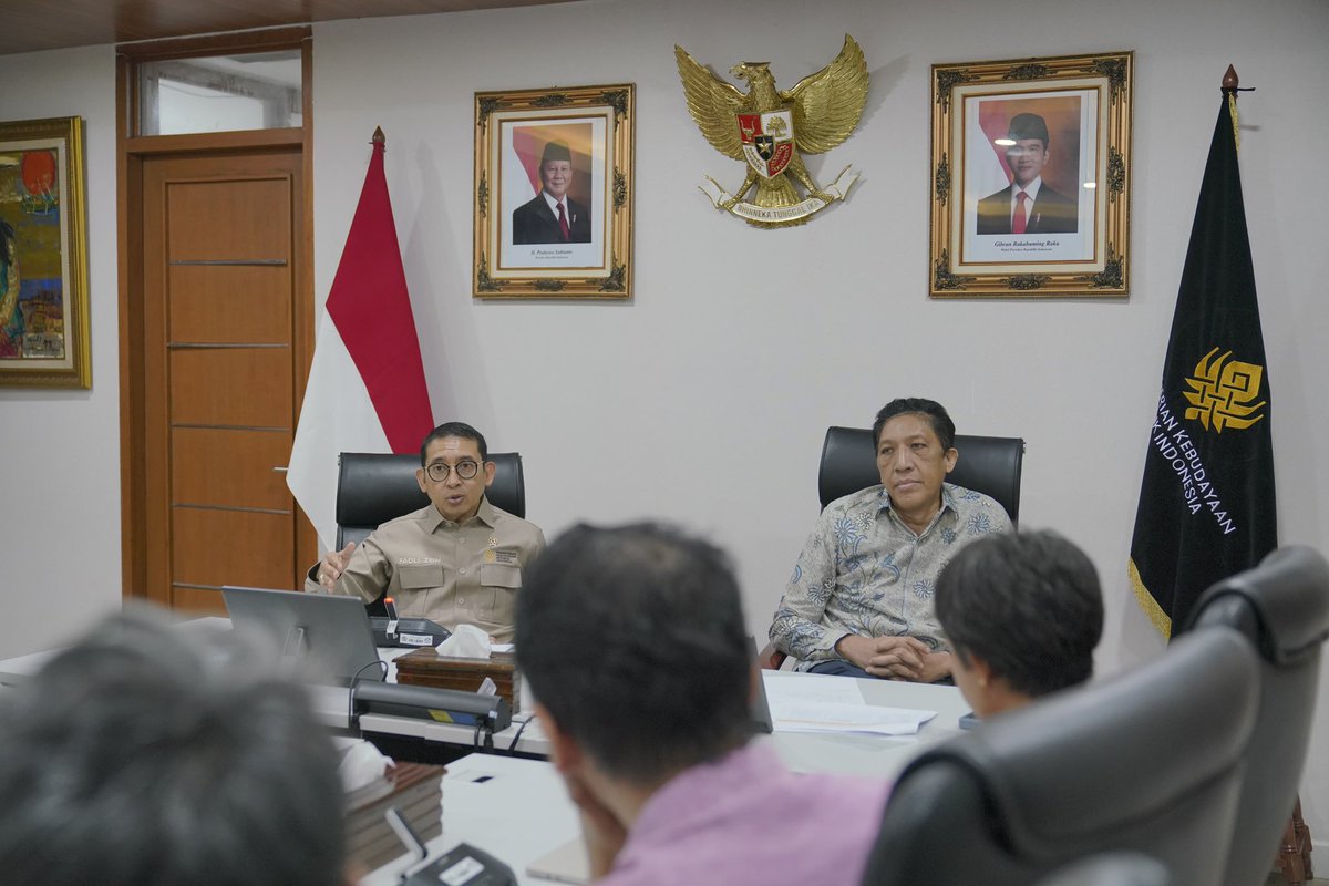 fadlizon's tweet photo. Hari ini (26/03), saya berdiskusi dengan perwakilan produser film, mendengar aspirasi dan pengalaman mereka terkait dukungan pemerintah terhadap perfilman nasional. Sebagai bagian dari ekosistem kebudayaan yang strategis, perfilman Indonesia membutuhkan keberlanjutan dan tata kelola yang kuat.
..
Inisiatif yang mendukung pemajuan kebudayaan akan diteruskan dan diperkuat. Kolaborasi berbagai pihak tentunya penting dalam merumuskan mekanisme dukungan agar lebih inklusif, berdampak, dan berjangka panjang, termasuk matching fund dan berbagai skema dukungan lainnya. Ke depan, kami berkomitmen memperluas manfaat bagi lebih banyak pelaku, dengan tata kelola yang akuntabel dan partisipatif.