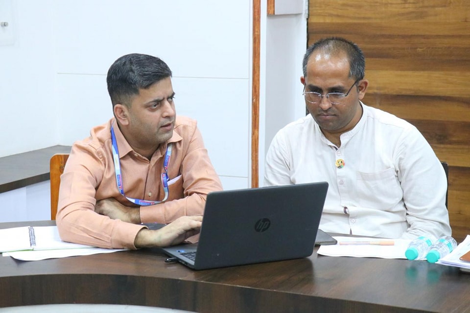 InfoJalgaon's tweet image. जिल्ह्यातील स्वयंरोजगार योजनांचा आढावा 
जिल्हाधिकारी श्री. आयुष प्रसाद यांच्या अध्यक्षतेखाली PMEGP, CMEGP, PM Vishwakarma, PMFME आणि मुद्रा यांसारख्या स्वयंरोजगार योजनांच्या प्रभावी अंमलबजावणीसाठी DRPs (District Resource Persons) चा आढावा घेण्यात आला.
#SelfEmployment #PMEGP