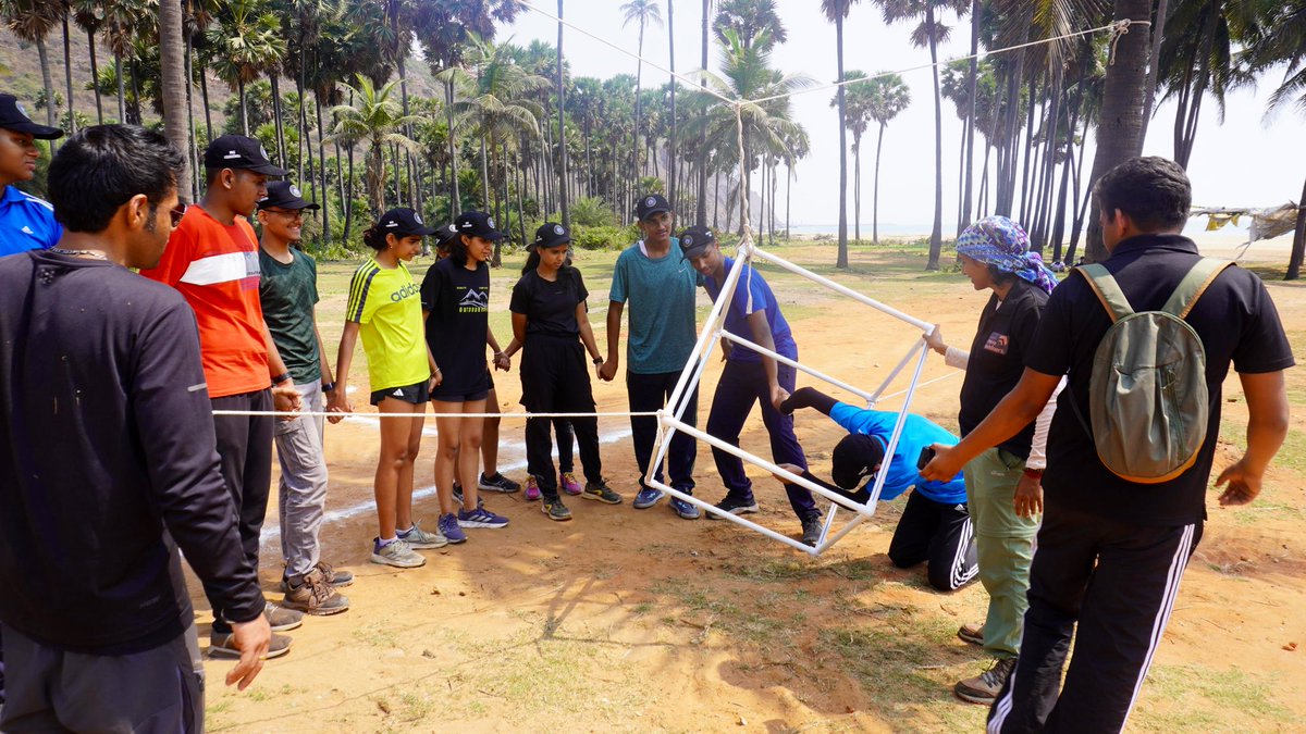 INS_Vishwakarma's tweet photo. 🌊Shaping young explorers!🏖️
Wards of naval personnel immersed in a thrilling #Adventure_Camp 🏕️ at Yarada Beach, hosted by #INS_Vishwakarma. Engaging in fun challenges & team-building exercises, they developed #confidence, #camaraderie & vital #life_skills.⚓
#NationFirst https://t.co/UyBVORJn93