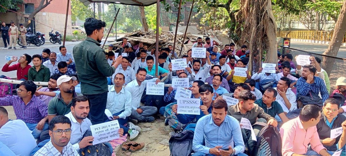 आईटीआई अनुदेशक की भर्ती 2014 के 8 साल बाद जनवरी 2022 में आई।

भर्ती विज्ञापन के 6 माह बाद 22 जून को अपरिहार्य कारण का हवाला देते हुए परीक्षा स्थगित की नोटिस।

परीक्षा स्थगित होने के बाद डेढ़ साल तक अभ्यर्थियों ने आयोग के चक्कर काटे और हर महीने धरना दिया। इसके बाद पुनः मुख्य