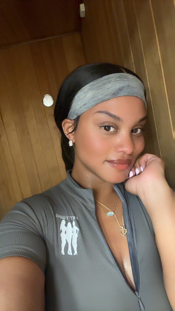 Jelly_ooohh's tweet image. Late night grind followed by that sauna sweat. Discipline hits different when nobody’s watching. Wearing Pretty Gang🔥💪🏽 #LateNightWorkout #SaunaDetox #PrettyGang #GrindMode #StayConsistent #FitnessJourney #SelfCare #FitAndFocused #NoDaysOff #BodyGoals shopprettygangc.com