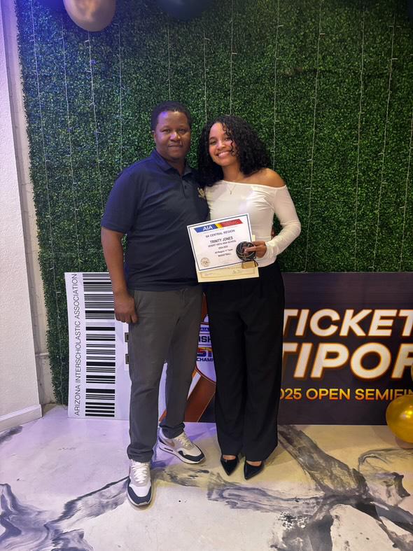 Team_Hornets's tweet image. What a way to finish your high school career @trinityj07 2025 "MVP". God is good.  Thank #ThunderNation⚡⚡
2x MVP (2 diff States) 🏅🏅
1x State Champ 🏆 
1x Offensive POY 
3x All-State Player
3x 1st Team 
1x 2nd Team 
(1492 - career points)