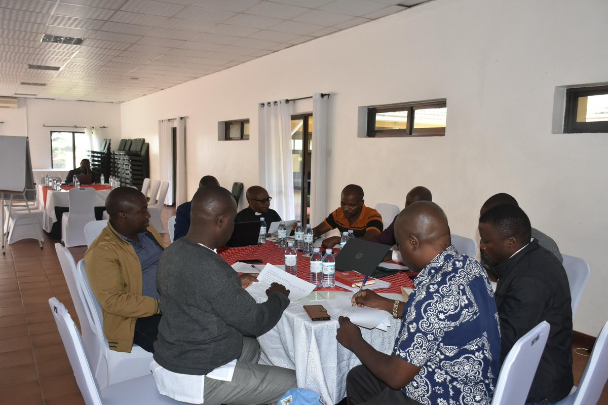 MinofHealthUG's tweet photo. The Ministry of Health- Mental Health Division with support from the UK Public Health Rapid Support Team, UK Health Security Agency, London School of Hygiene & Tropical Medicine and Makerere University, organized a tabletop exercise to assess Mental Health Psychosocial Support (MHPSS) interventions in the Rwenzori Region. The workshop will evaluate the effectiveness of preparedness and response activities, comparing Bundibugyo with Kasese, and foster experience-sharing among health system actors. This exercise aims to strengthen MHPSS practices, assess intervention impacts, explore frontline workers’ coping strategies, and inform future emergency response efforts across districts. #MOHatWork