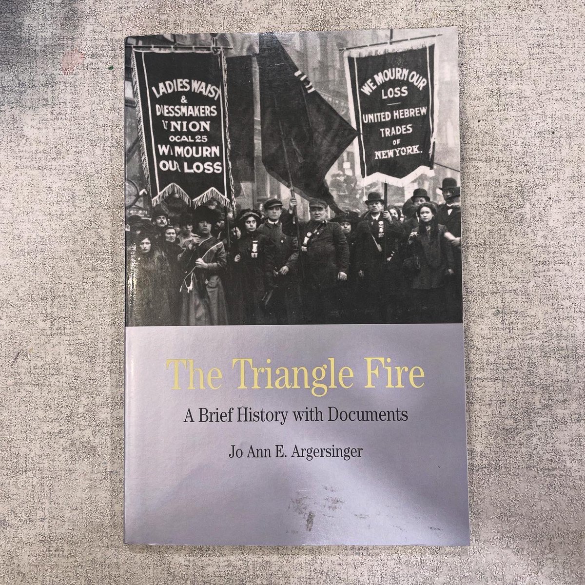 JewishBookFinds's tweet photo. Triangle shirtwaist factory fire. March 25, 1911. https://t.co/6bThfkUitc