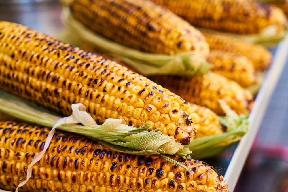 Maggy_Shawn's tweet photo. Not everything needs a gourmet twist—sometimes, a simple mahindi choma by the roadside beats a five-star meal. 🌽🔥
#foodreviewer #restaurantreviewer #Eastleighvoice #Eastleighvoicefood #Halalandbeyond https://t.co/7pfFErCkn5