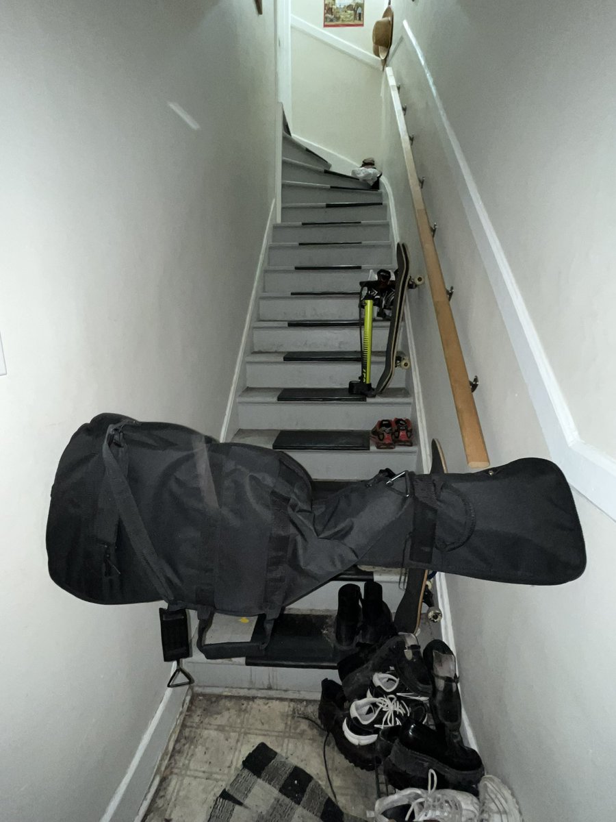 Wedged guitar perfectly by accident while taking my shoes off… I left It