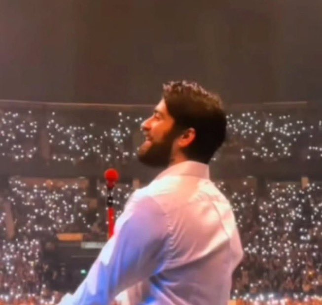 VishnuBathla's tweet image. say goodbye                     leave it all
to the past                        with a laugh