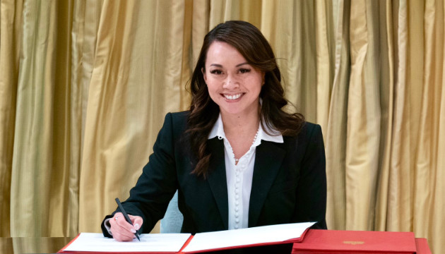 PM Mark Carney appoints Rechie Valdez as Chief Government Whip, making her the 2nd Filipino MP in Cabinet and 1st Filipino woman. A proud moment for the Filipino community in Canada! 🇨🇦🇵🇭 #FilipinoPride #RechieValdez #CanadianPolitics

Read more: bit.ly/4iDvXdv