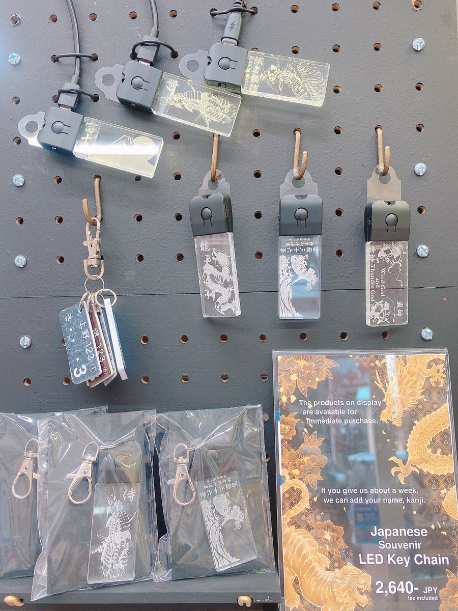 hanko21shinjuku's tweet image. [New product introduction🌸]

We have started selling LED keychains printed with popular Japanese designs!

They light up in 7 different colors✨

How about buying one as a souvenir from your trip to Japan😊

#welcometoJAPAN
#Ledkeychains
#souvenir