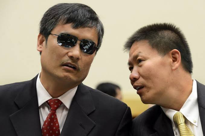 即使你是傅希秋、陈光诚帮助过的人，也不能失去做人底线，和不分是非支持它们那些下作的行为。你要感谢的是那些捐款人、提供资源和钱的机构的人，傅、陈之流反而要感谢你们，是你们给它们机会筹集到巨款和“好名声”，人在做天在看，傅希秋、陈光诚你们好自为之<a href="/iguangcheng/">陈光诚 Guangcheng Chen</a> <a href="/BobFu4China/">Bob Fu 傅希秋</a>