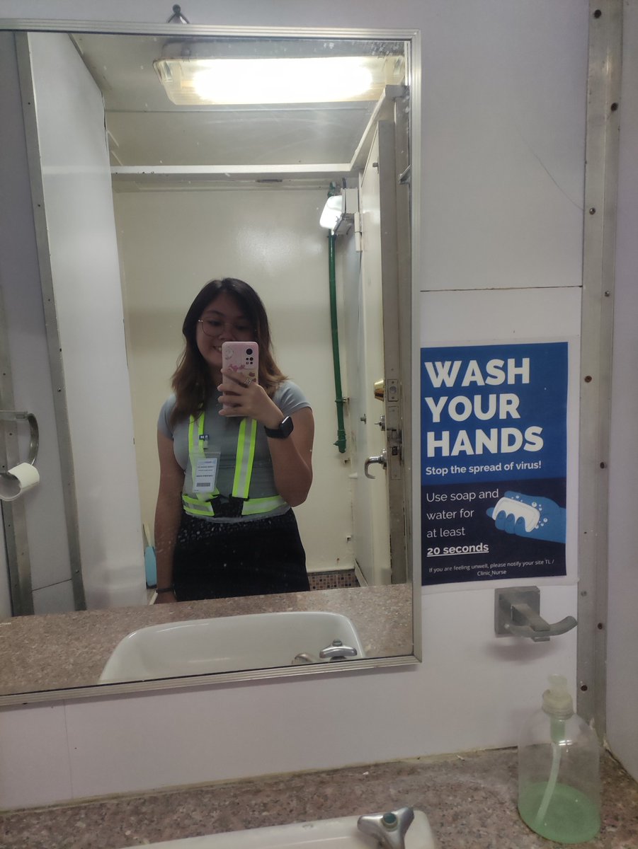 pressxietyd's tweet photo. Long overdue update diri (typical furansu behavior) pero your girl's an engineer! + she has a big girl job na🧍🏻‍♀️🧍🏻‍♀️ https://t.co/oRbUcMIA8i