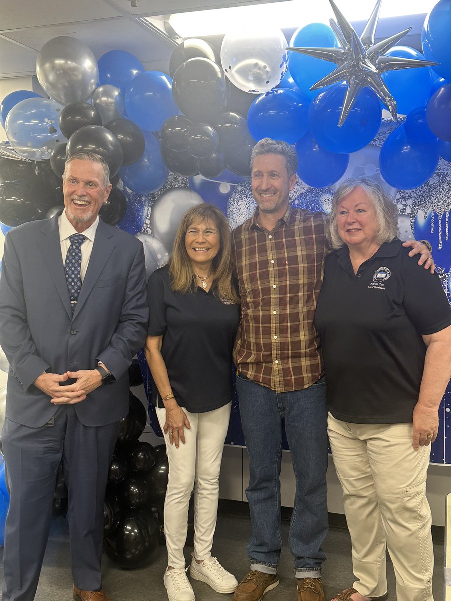 PomonaSELPA's tweet photo. Congratulations to PUSD’s Teacher Of The Year! Very well deserved Mr. Maizel. Your expertise and commitment to our students is remarkable. Thank you for all you do. #studentsuccessisoursuccess @PomonaUnified https://t.co/1CjcEJldnx