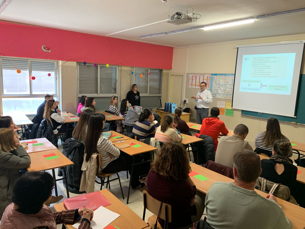 "El carnet de madre o padre no está homologado. pero en nuestro cole ayer más de 20 padres y madres revisaron cómo desarrollar sus competencias y sus capacidades en la crianza de los niños de 1 a 6 años. Gracias a todos por vuestra atención y colaboración"