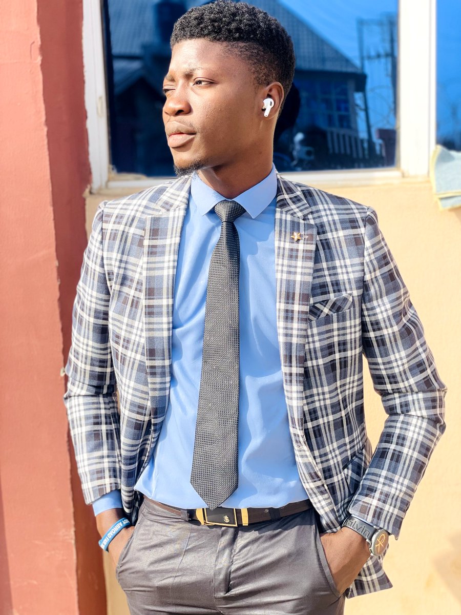AdeyemiFeranmi9's tweet photo. +1🎉

HAPPY BIRTHDAY CHAMP🥳🥳 https://t.co/wHWTZVtFmQ