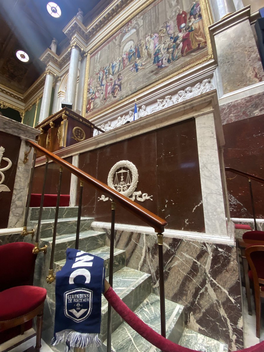 Eric Dagrant (@ericdagrant) on Twitter photo 💙 Partout et tout le temps 🤍 
Sur le perron de l’Elysee et dans l’escalier qui mène au bureau présidentiel et au pied du perchoir de l’assemblée nationale. 💙 Partout et tout le temps 🤍 
Sur le perron de l’Elysee et dans l’escalier qui mène au bureau présidentiel et au pied du perchoir de l’assemblée nationale.