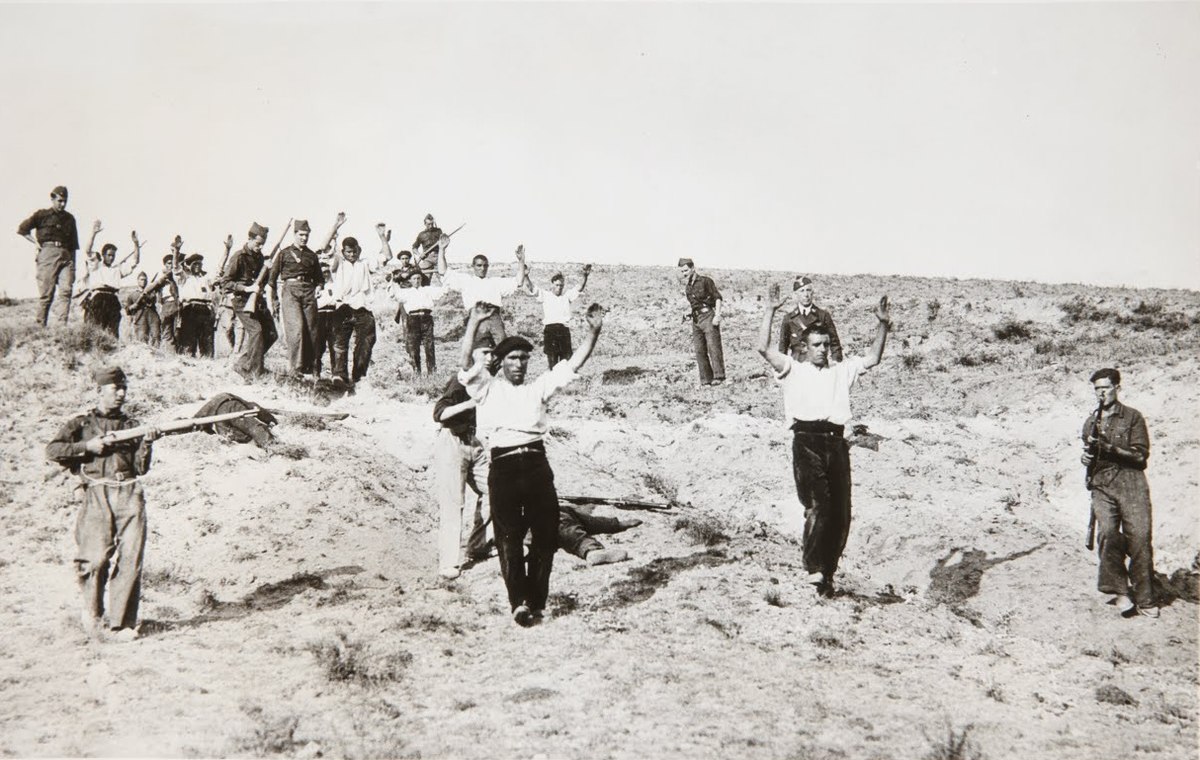 #SabíasQue en España hubo cerca de 300 campos de concentración durante la Guerra Civil y los primeros años del franquismo?

Fueron utilizados desde 1936 hasta 1947 para recluir a cientos de miles de prisioneros políticos y represaliados republicanos sometidos a trabajos forzados