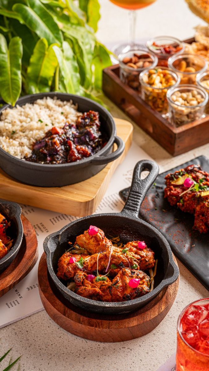 Gomantak_Times's tweet image. The recently opened Farzi Beach at Mayfair on the Sea in Morjim, offers stunning views, signature cocktails and an exceptional dining experience right by the shores of Goa.
#goa #bestrestaurants #morjimbeach #farzibeach #placestovisitgoa

SEE LINK: gomantaktimes.com/ampstories/web…