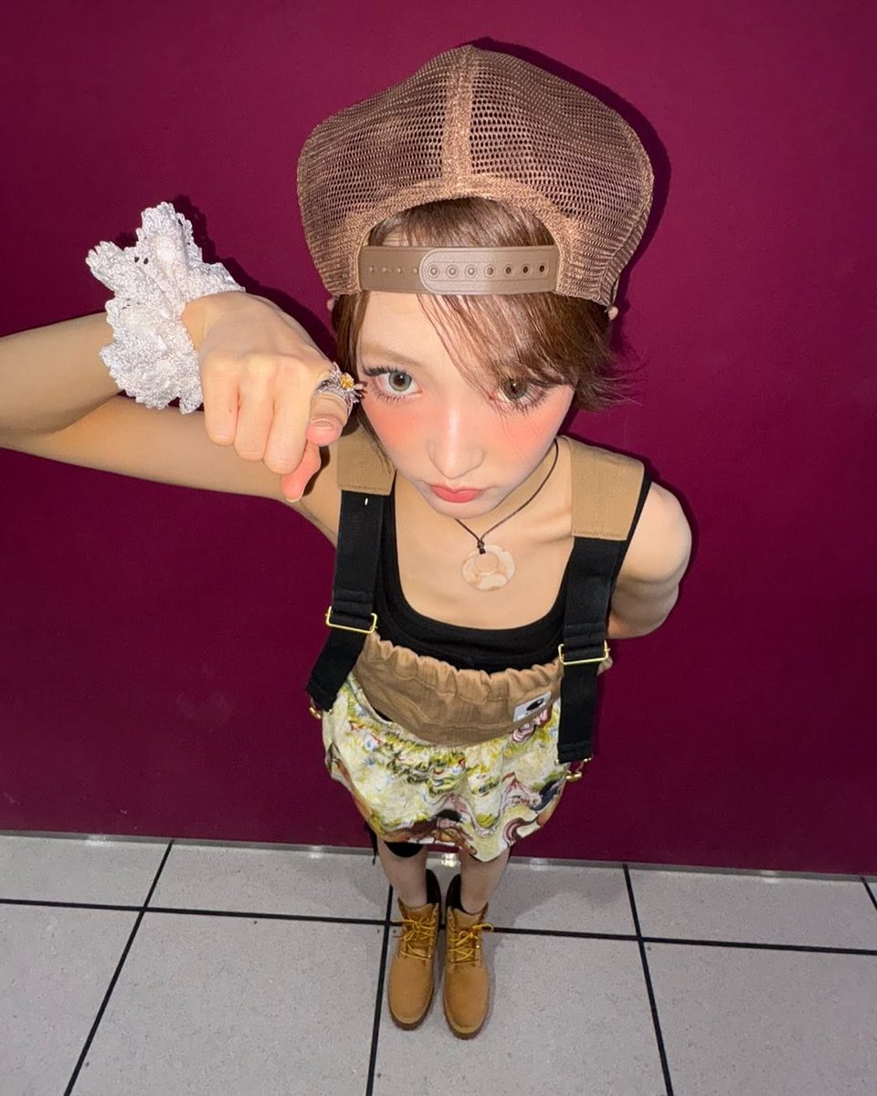 Do you have games on your phone? :<