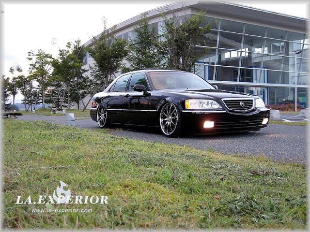 パクリとか被りの話か…

うちのはもろこのお方のパクリ(しかもパクリきれてない)

自分がかっこいいと思ったユーザーさんの車に憧れて真似するのは別にいいと思うけどなぁ。

車イジりを好きになるきっかけってどこかのユーザーさんの車ってのも大いにあるしなぁ。

KA9もこの人の営業受けたし。