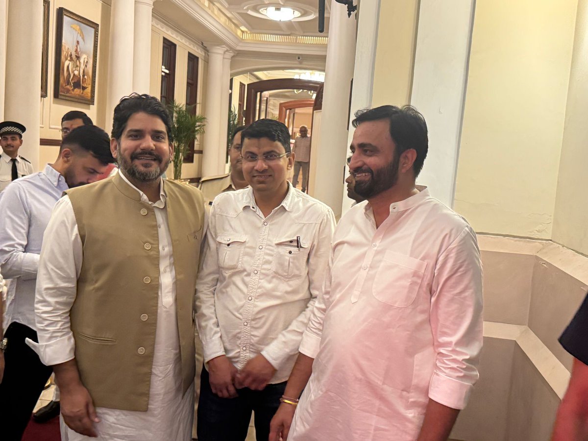 RLPOSIAN77's tweet image. कल दिल्ली में हमारे नेता बड़े भाई आदरणीय श्री हनुमान बेनीवाल जी  सुपुत्र 'आशुतोष' के 10वें जन्मदिन के अवसर पर सम्मिलित होकर शुभकामनाएँ प्रेषित की। आशुतोष के उज्ज्वल भविष्य की कामना करता हूँ, ईश्वर उसे स्वस्थ, सुखी एवं सफल जीवन प्रदान करें।
#TeamHB