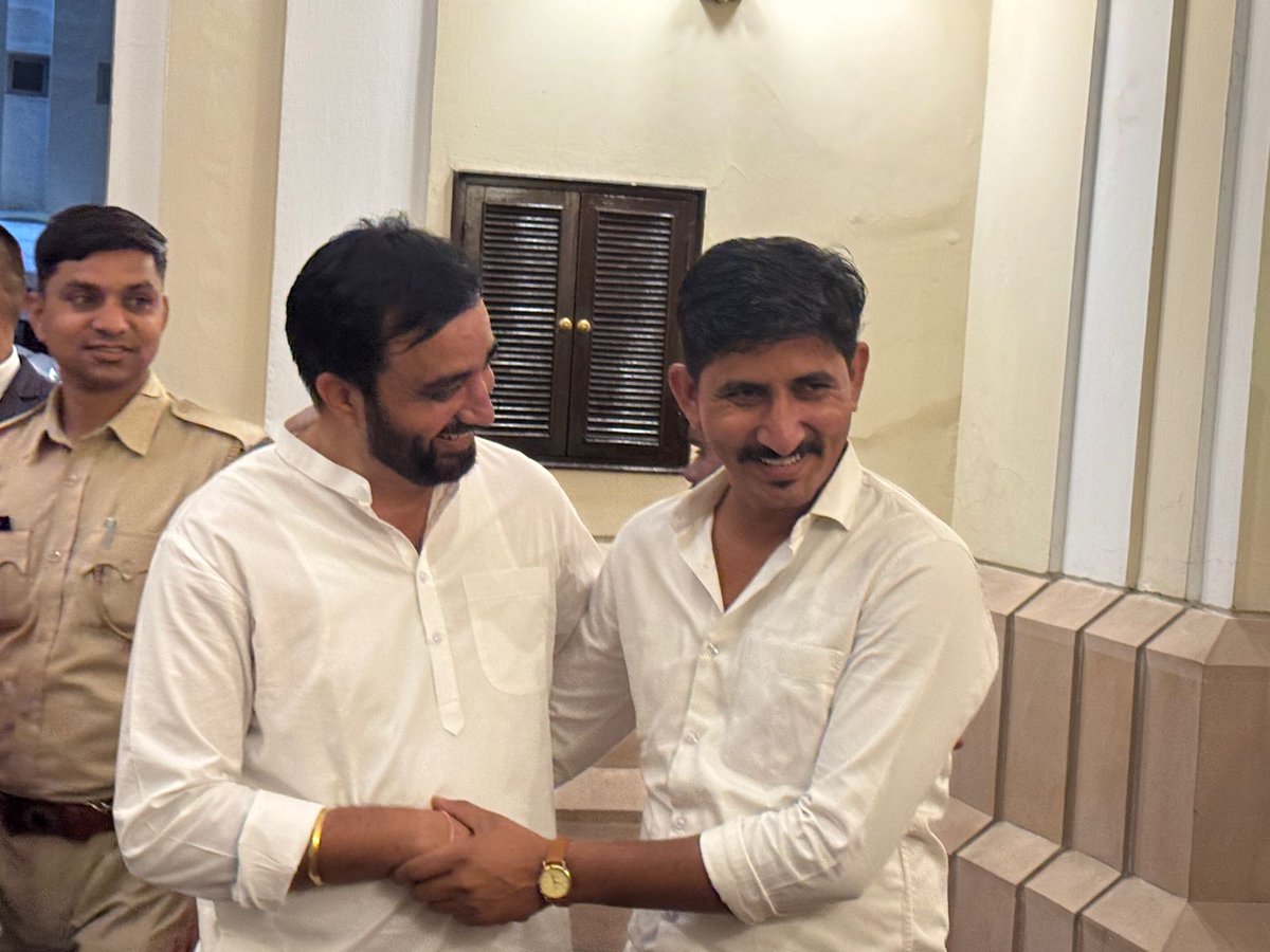 RLPOSIAN77's tweet image. कल दिल्ली में हमारे नेता बड़े भाई आदरणीय श्री हनुमान बेनीवाल जी  सुपुत्र 'आशुतोष' के 10वें जन्मदिन के अवसर पर सम्मिलित होकर शुभकामनाएँ प्रेषित की। आशुतोष के उज्ज्वल भविष्य की कामना करता हूँ, ईश्वर उसे स्वस्थ, सुखी एवं सफल जीवन प्रदान करें।
#TeamHB