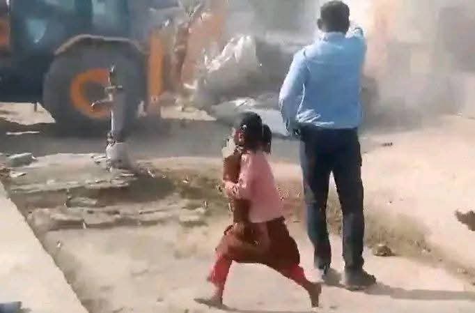 therealistazad's tweet photo. हमें ज़मीन चाहिए, 
सारा आसमान तुम रख लो।

हमें संविधान चाहिए, 
गीता, कुरान तुम रख लो।

हमें रोटी चाहिए 
अध्यात्म का ज्ञान तुम रख लो।

हमें रोजगार चाहिए 
व्रत और ध्यान तुम रख लो।

हमें विचार चाहिए 
ये मूर्ति बेजान तुम रख लो।

हमें कलम चाहिए 
ये तीर कमान तुम रख लो। https://t.co/nfiI4R5Xi3