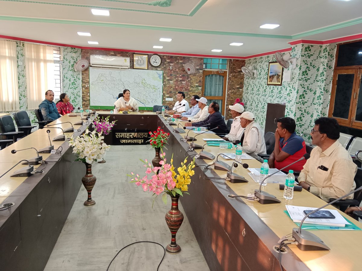 As per the Commission's direction, countrywide meetings with political parties are being conducted at the levels of CEO, DEO &amp; ERO.

📷 In pic: Meetings with political parties in the districts of Chatra, Sahibganj, West Singhbhum &amp; Jamtara in Jharkhand.

#ECI