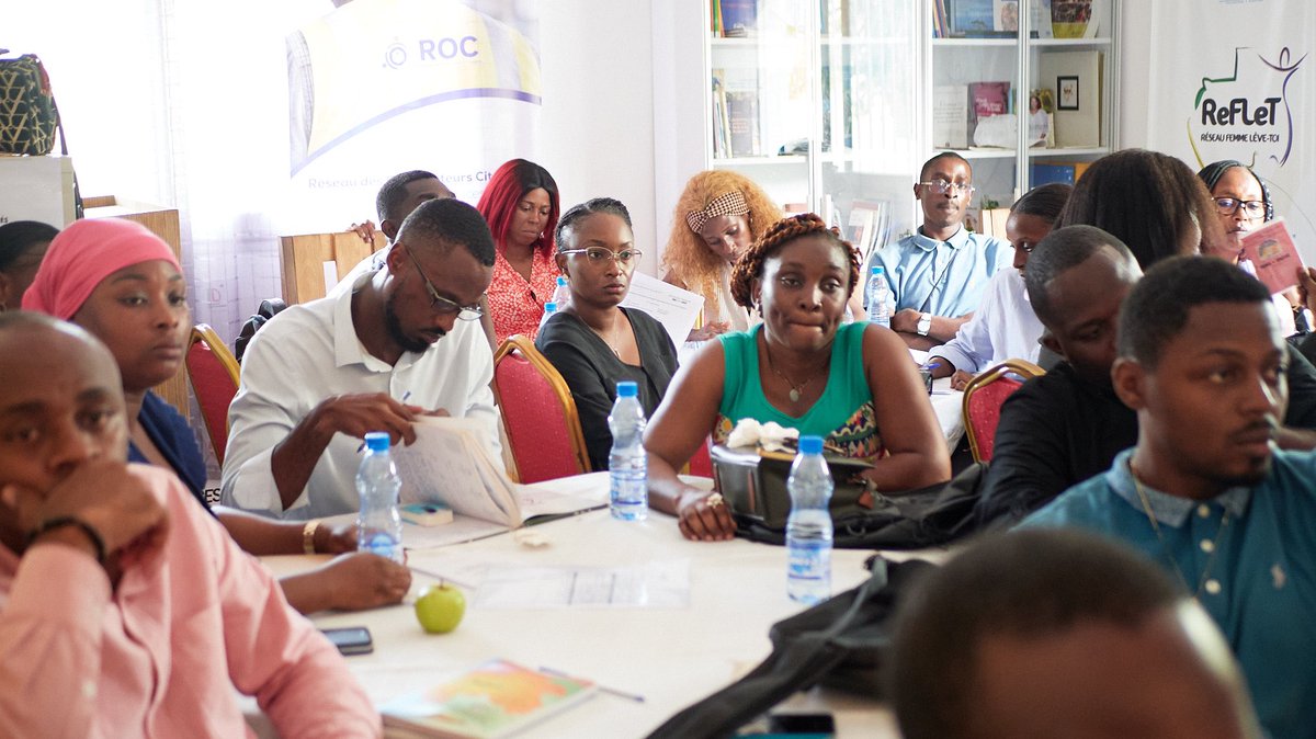 [#Formation] Suite à la formation des chefs de file provinciaux départementaux et d’arrondissement, les #ObservateursCitoyens de la province de l’Estuaire ont débuté ce lundi 24 mars, leur formation pratique en vue l’observation de l’élection présidentielle à venir. 

#Gabon #ROC