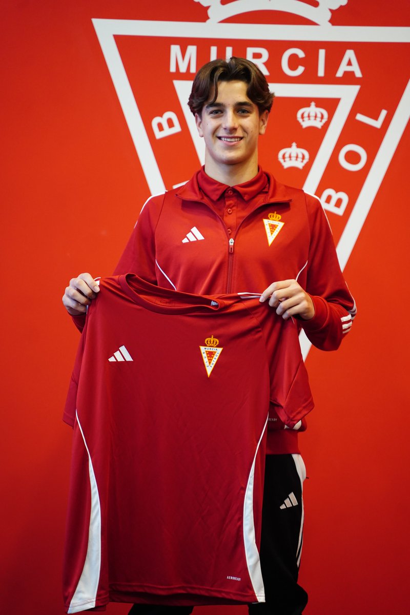 CLUB | 🤝 𝗥𝗼𝗺𝗲𝗼 𝗖𝗮𝗿𝗿𝗶𝗹𝗲𝗿𝗼 seguirá vistiendo de grana en la cantera del #RealMurciaCF 

❤️ El mediocentro del Cadete A lleva toda la vida en el club, desde que llegó siendo prebenjamín. 

ℹ️ realmurcia.es/romeo-carriler…

🙌 ¡Enhorabuena, Romeo!
#CanteraGrana