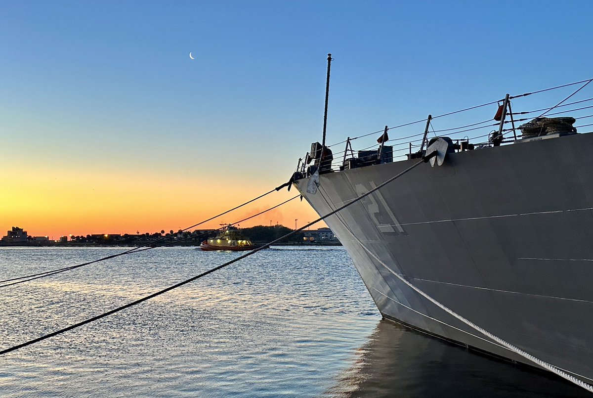 NS_Mayport's tweet image. ๐บ๐ธUSS Minneapolis St. Paul (LCS 21) departs Mayport this morning for its maiden six-month deployment to support counter-illicit drug trafficking missions in the Caribbean Sea/4th Fleet area of responsibility.