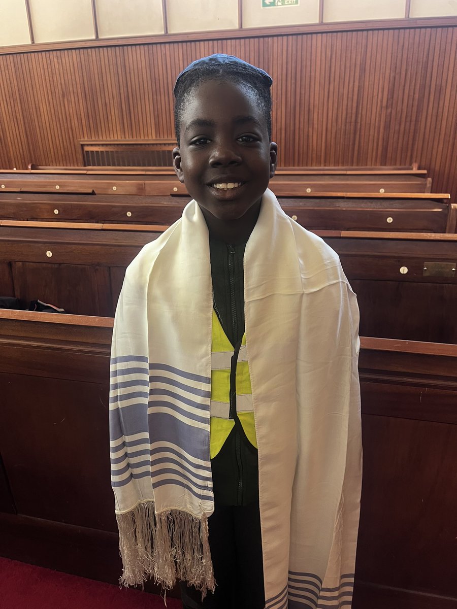ManorParkSchSM1's tweet photo. Moonstone class had an excellent time at the Synagogue. They were very respectful of everything they saw and were extremely privileged to read from the Torah! #WeAreLEO #mppare https://t.co/HKvwpQkEem