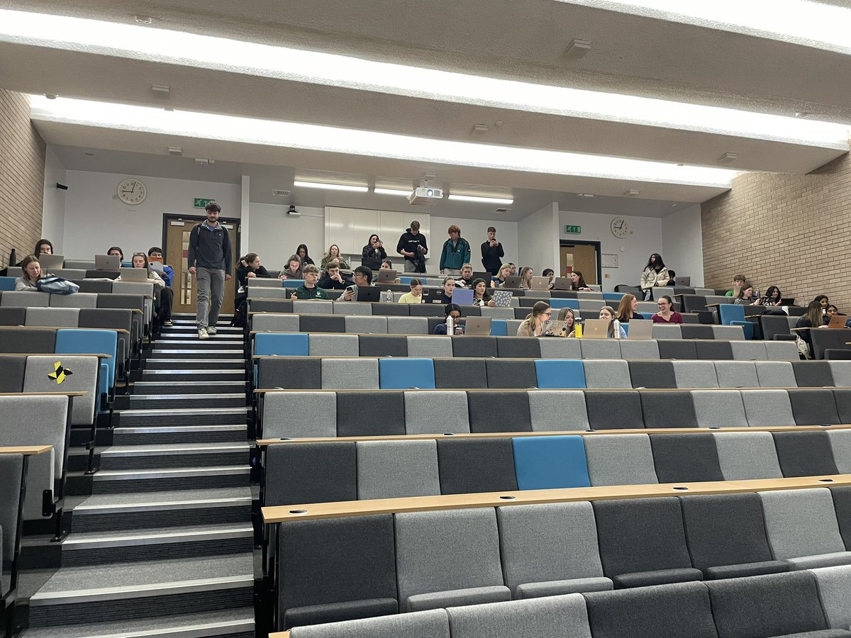 Teaching 2nd year med students on falls and bone health today. Discussed falls assessment and osteoporosis management. A bit of a quiet bunch but hope they enjoyed it! <a href="/UniofNottingham/">Uni of Nottingham #WeAreUoN</a>