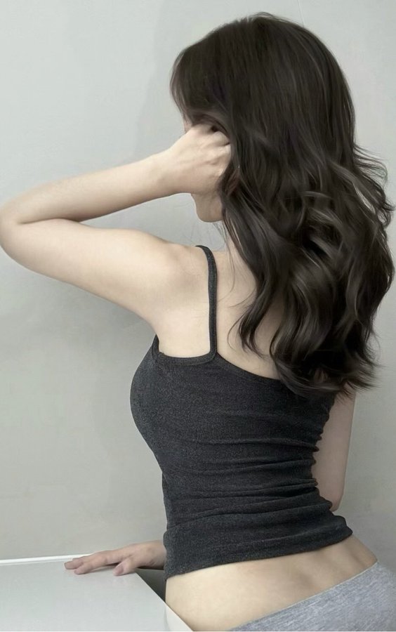 늑대 같은 남자도 매력적이지만
가끔은 침대에서 귀엽고 착한 남자도 좋은 것 같아요. 
그동안 그런 늑대들만 만나서 그런지 
이제는 조금 더 어리고 여린 동생들한테 끌리네요. 
고기도 많이 먹다 보면 야채도 먹어야 하듯이
어린 남자들과 더 즐기고 싶은 기분이에요.
#천안 #아산 #유부녀