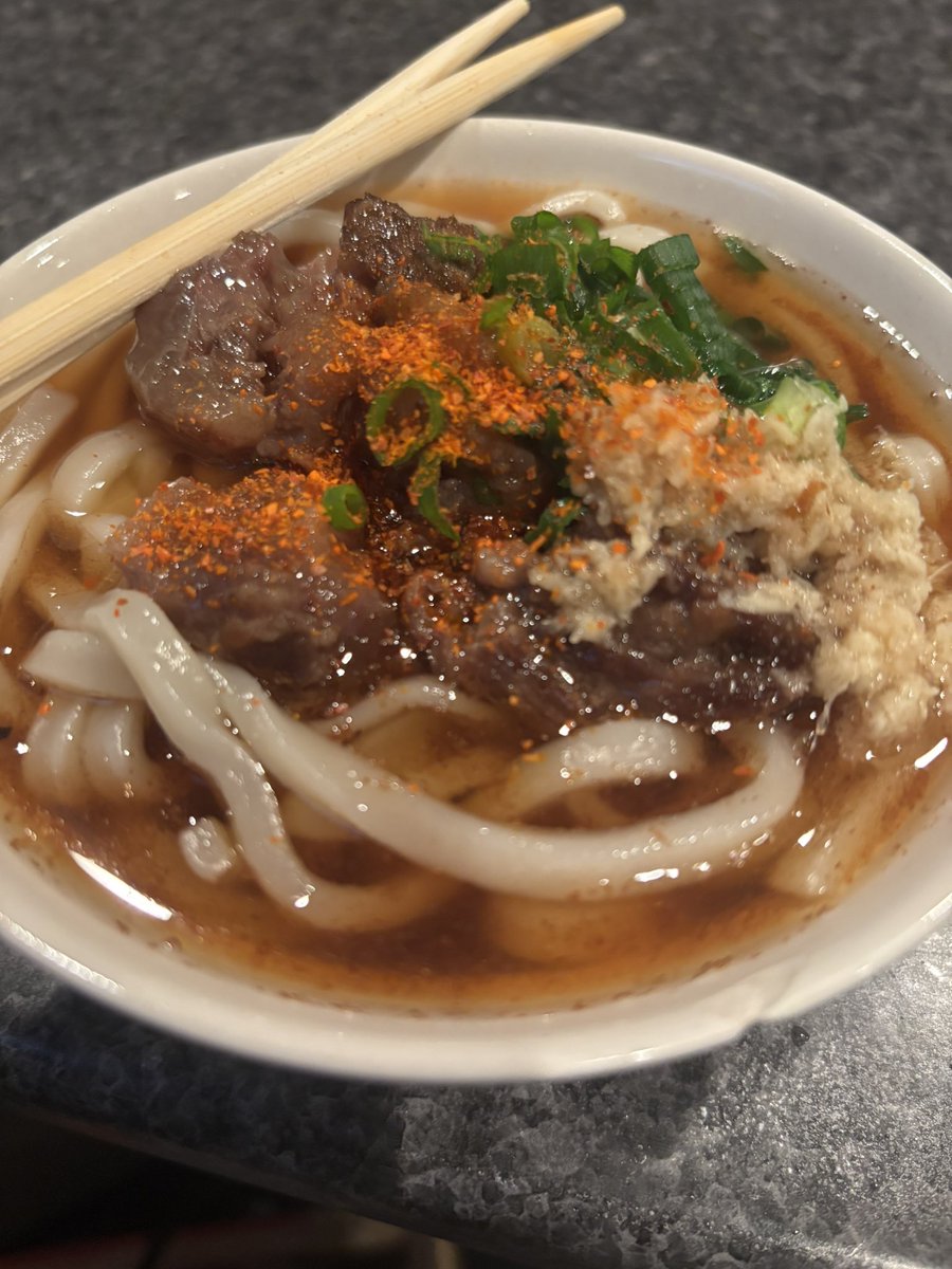 azami999's tweet image. ちーふの肉うどんは🥩最終系に入ってます！金曜日，土曜日はうどん試食してもらってます！是非食べにきてね😊
#黒崎#シエル#ちーふの肉うどん