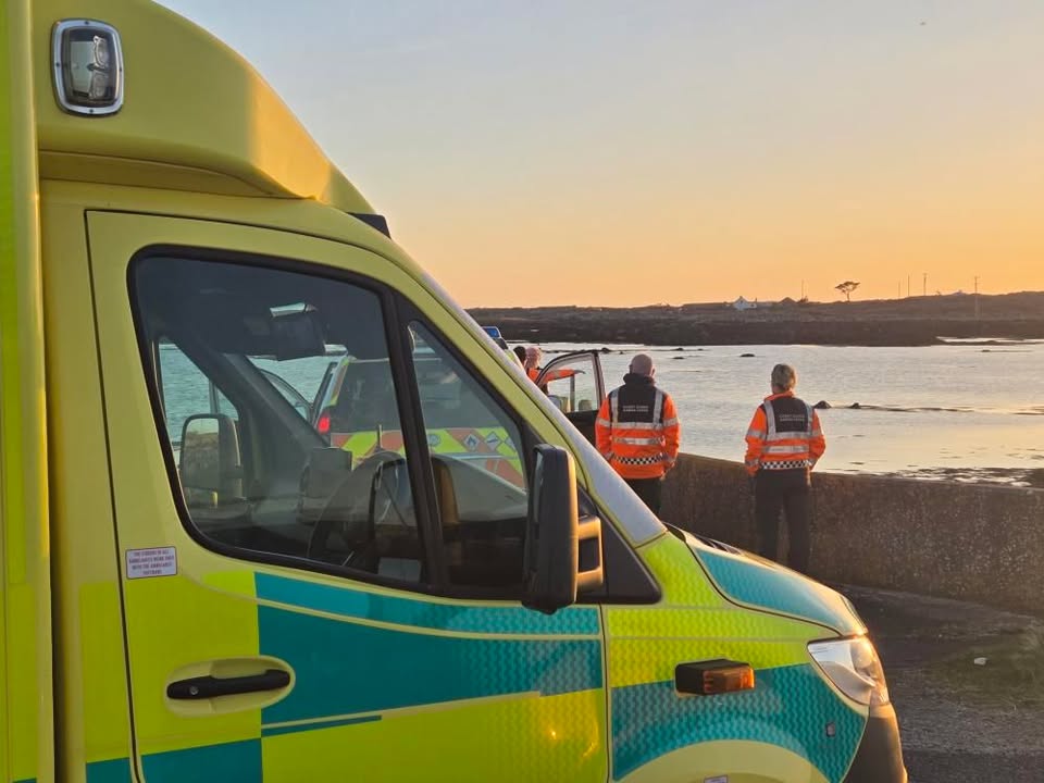 Along with the Coastguard boat and ground teams and R115, Darragh Kirrane and his colleagues attended a call at Lettermore, Galway last Sunday and captured these stunning pictures during Golden Hour.🤩