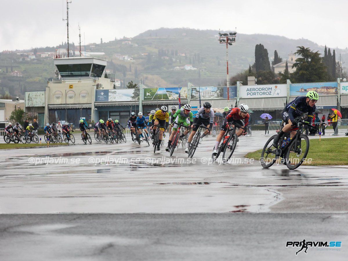 Airport racing is so damn awesome 🙌 
📸:<a href="/Prijavim_se/">Prijavim_se</a>