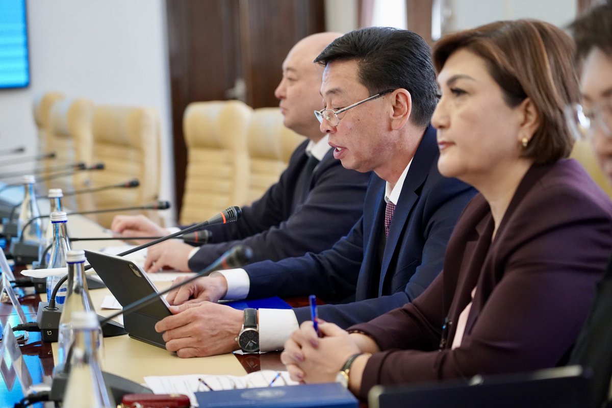 OSCE Programme Office in Bishkek (@oscebishkek) on Twitter photo π€ The Head of <a href="/oscebishkek/">OSCE Programme Office in Bishkek</a>, Alexey Rogov, met with the Chairperson of the Supreme Court of Kyrgyzstan π°π¬, Mederbek Satyev. They discussed enhancing #judicialefficiency, #accessibility and #digitalization. Both sides reaffirmed their commitment to strengthening the #ruleoflaw. π€ The Head of <a href="/oscebishkek/">OSCE Programme Office in Bishkek</a>, Alexey Rogov, met with the Chairperson of the Supreme Court of Kyrgyzstan π°π¬, Mederbek Satyev. They discussed enhancing #judicialefficiency, #accessibility and #digitalization. Both sides reaffirmed their commitment to strengthening the #ruleoflaw.