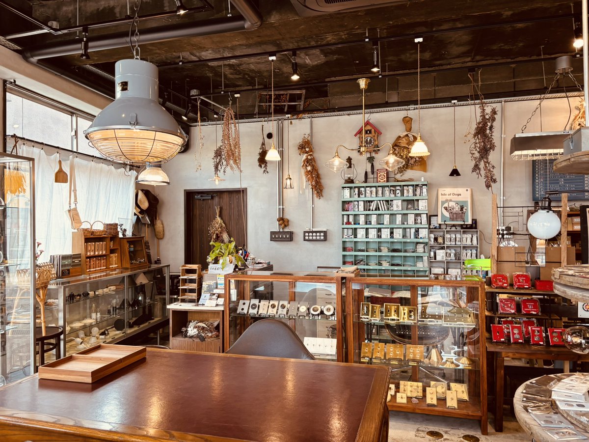 28Ave's tweet image. いつも気になっていたお店...
Google〜インスタ〜店名発見💡
ドアの向こうは別世界！
犬飼あきよしさんも訪問されたとはビックリ‼️
#toggle
#犬飼あきよし