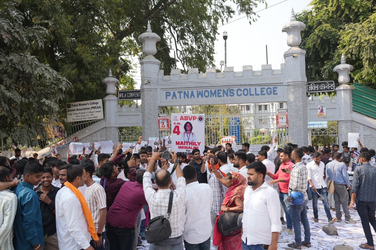 northbiharabvp's tweet photo. पटना विश्वविद्याल छात्र संघ चुनाव में ABVP के राष्ट्रीय महामंत्री श्री @DrVirendraSS जी ने चुनाव प्रचार के दौरान विद्यार्थियों से मुलाकात कर सम्पूर्ण पैनल के पक्ष में मत एवं समर्थन देकर विजयी बनाने का आग्रह किया और कार्यकर्ताओं का उत्साह बढ़ाया। 

#Vote4ABVP
#ABVP4PUSU https://t.co/HlXB8MPbp1
